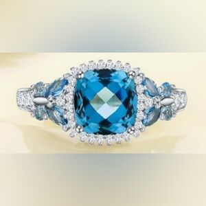 Stunning Sterling Silver Aquamarine Sapphire Cocktail ring size 7